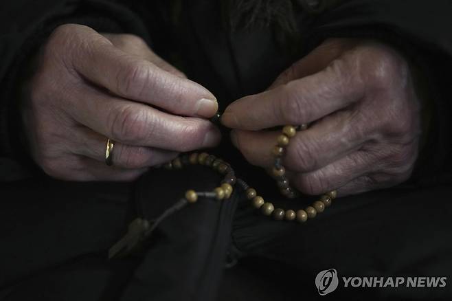 교황의 건강 회복 기원 묵주기도  [AP 연합뉴스 자료사진. 재판매 및 DB 금지]