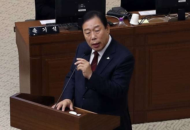 시의회에서 발언하는 최민호 세종시장 [촬영 한종구 기자]