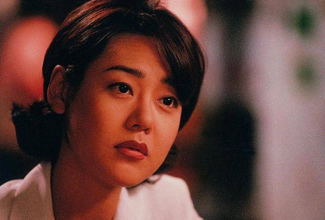 배우 김윤진은 ‘쉬리’에서 남파 공작원 이명현을 연기하며 국내 영화에는 없던 여전사 이미지를 각인시켰다. 삼성전자 제공