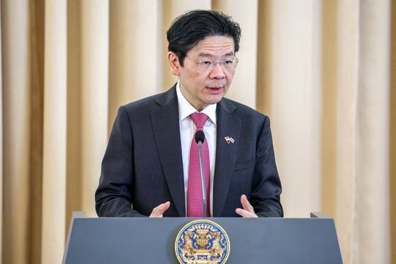 싱가포르 총리 로렌스 웡이 지난해 11월 28일(현지시간) 태국 방콕 정부 청사에서 기자 회견을 하고 있다. 로이터=연합뉴스