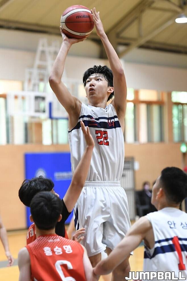 ▲경복고로 진학한 중등부 최고 빅맨 엄성민(198cm,C)