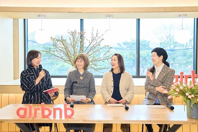 Airbnb Korea country manager Seo Ga-yeon (left) and Airbnb hosts attend a talk in Seoul on Wednesday for women in career transitions. (Airbnb Korea)