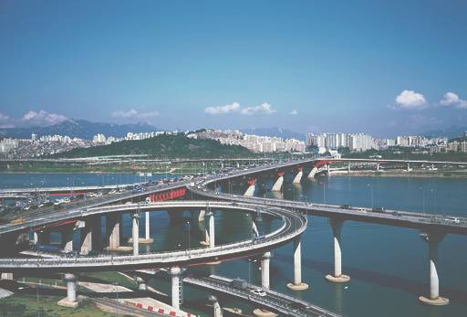 겉모습은 비슷하지만 붕괴 후 완전히 다른 형식으로 설계된&nbsp;성수대교.&nbsp;&nbsp;동아시아 제공