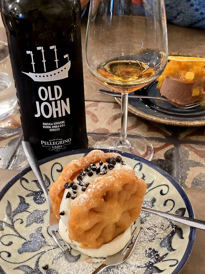 펠레그리노 올드 존과 시칠리아 디저트&nbsp;바시오 판테스코. 최현태 기자
