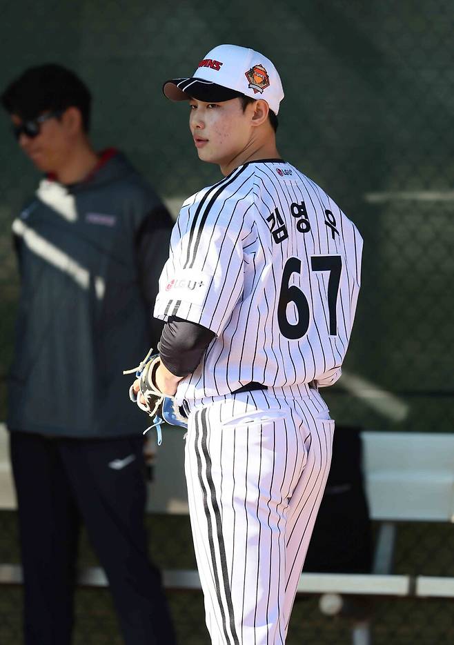 ▲ LG 염경엽 감독은 올해 시범경기 기간 김영우에게 마무리 기회를 줄 생각이다. 마무리로 생각했던 장현식의 부상 공백을 김영우의 성장 기회로 삼겠다는 의도다. ⓒ LG 트윈스