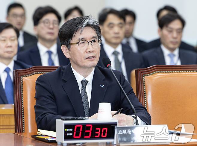 오동운 고위공직자범죄수사처(공수처) 처장이 25일 오후 서울 여의도 국회에서 열린 윤석열 정부의 비상계엄 선포를 통한 내란 혐의 진상규명 국정조사 제5차 청문회에서 의원 질의에 답변하고 있다. 2025.2.25/뉴스1 ⓒ News1 이재명 기자