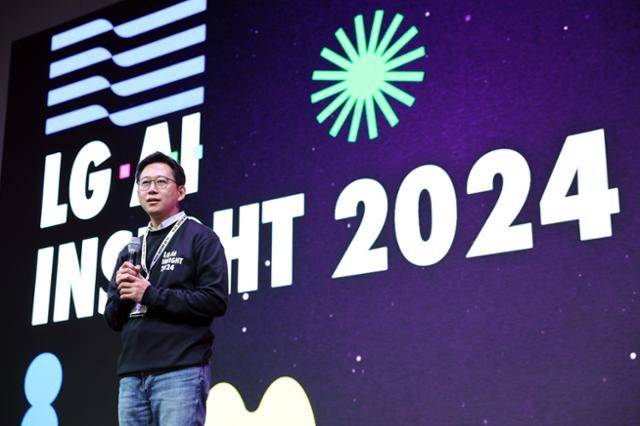 배경훈 LG AI연구원장이 지난해 11월 열린 'LG AI 인사이트 2024'에서 한 해 동안의 연구 성과를 발표하고 있다. LG 제공