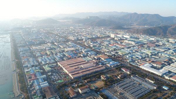 부산 녹산국가산업단지 전경. 국제신문DB