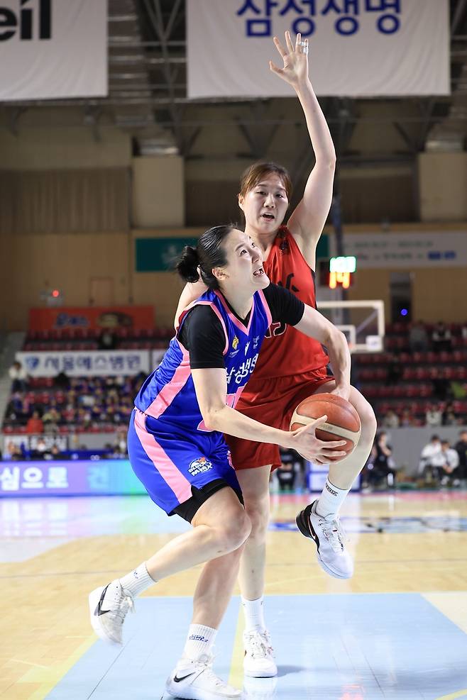 슛 하려는 배혜윤 [한국여자농구연맹 제공. 재판매 및 DB 금지]