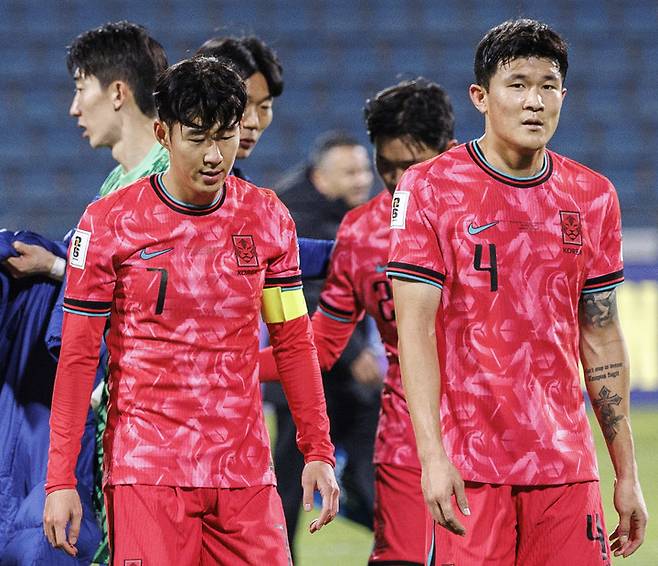 한국축구대표팀 손흥민(왼쪽)과 김민재