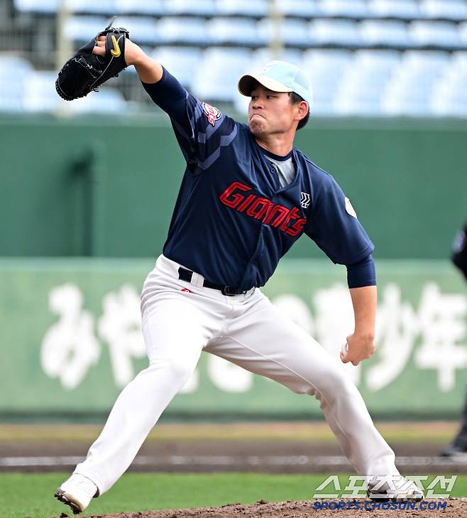 2일 일본 미야자키 선마린스타디움에서 열린 두산 베어스와 롯데 자이언츠의 경기. 롯데 김진욱이 역투하고 있다. 미야자키(일본)=박재만 기자pjm@sportschosun.com/2025.03.02/