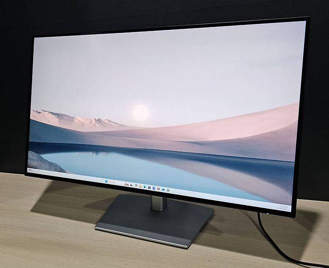 델 울트라샤프 27 4K 썬더볼트 허브 모니터 U2725QE / 출처=IT동아