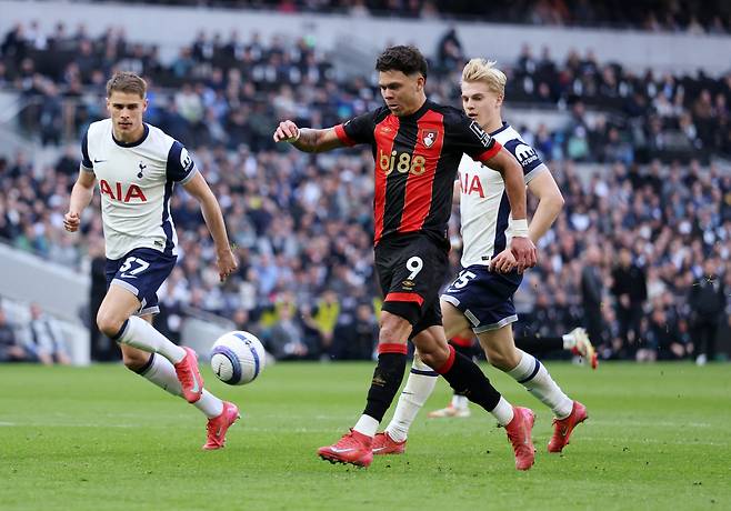 추가골을 뽑아내고 있는 본머스 에바니우송. [로이터=연합뉴스]