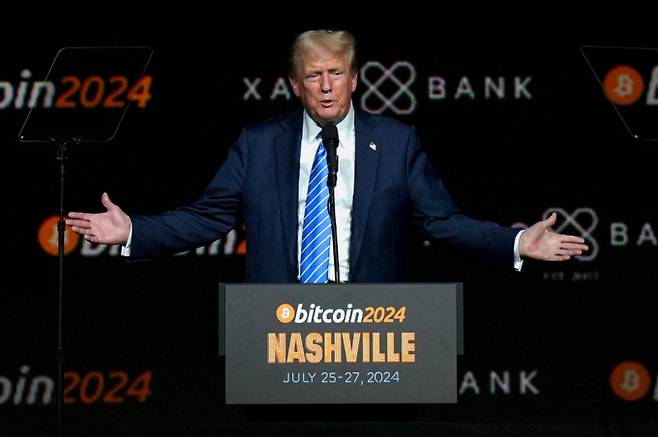 비트코인이 하락세다. 사진은 도널드 트럼프 미국 대통령이 지난해 7월27일 미국 테네시주 내슈빌에서 열린 비트코인 2024 행사에서 연설하는 모습. /사진=로이터