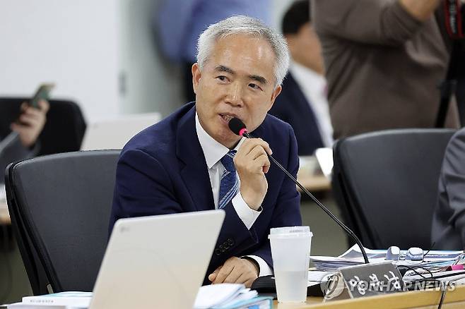 더불어민주당 양부남 의원의 국정감사 질의 모습. 연합뉴스