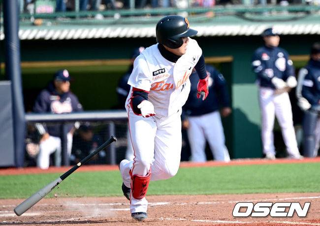 [OSEN=청주, 최규한 기자] 8일 오후 충북 청주야구장에서 ‘2025 신한 SOL BANK KBO리그’ 시범경기 한화 이글스와 두산 베어스의 경기가 열렸다. 9회말 2사 1루 상황 한화 하주석이 안타를 날리고 있다. 2025.03.09 / dreamer@osen.co.kr