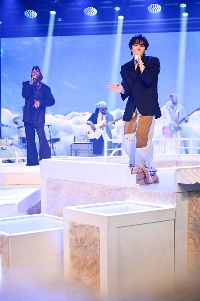 미구엘, 제이홉. 사진 | Todd Owyoung/NBC