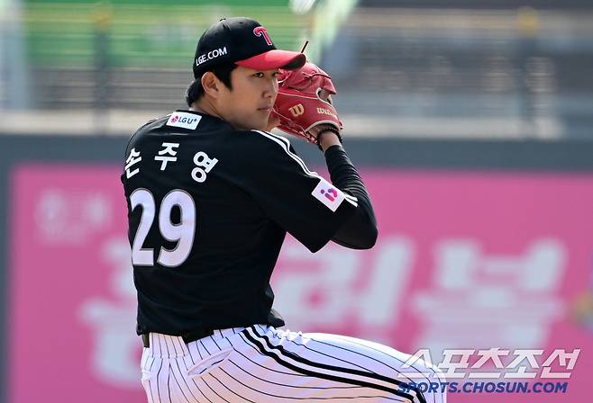 9일 수원KT위즈파크에서 열린 KBO리그 KT 위즈와 LG 트윈스의 시범경기. LG 손주영이 역투하고 있다. 수원=박재만 기자 pjm@sportschosun.com/2025.03.09/