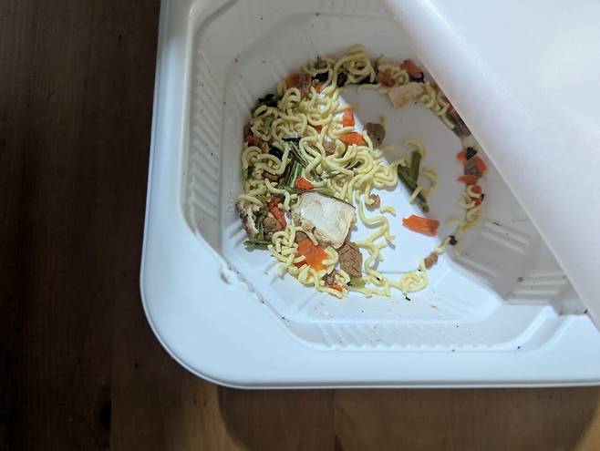 PXL_20250310_171635856.jpg 해외판 신라면 볶음 컵라면 후기