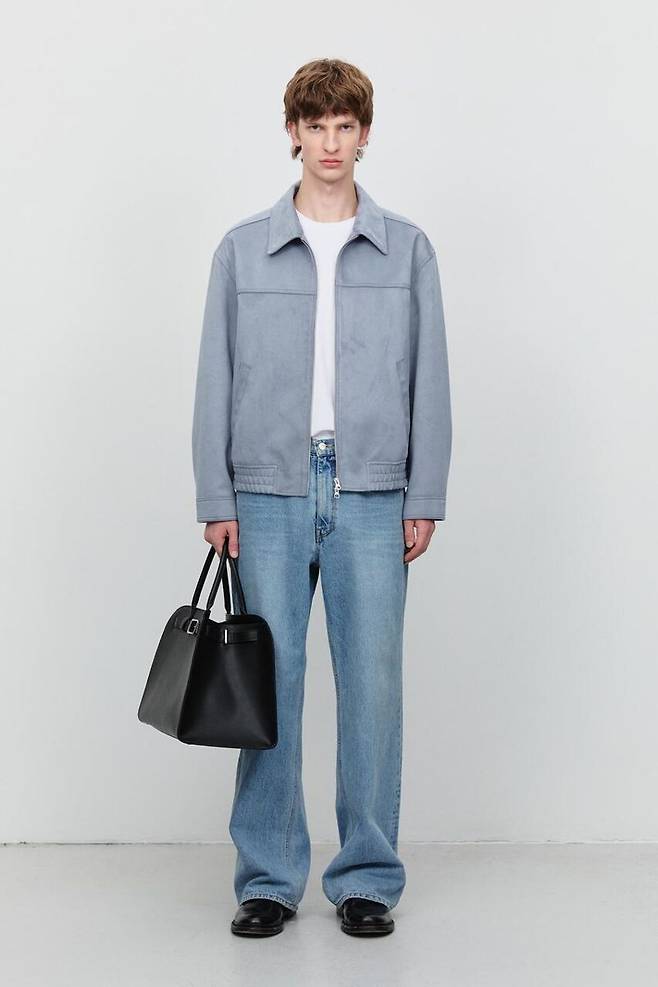 던스트 25SS 비건 스웨이드 블루종(소프트블루 컬러). LF 제공