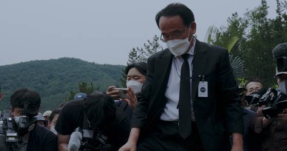 유재철 장례지도사가 장례 현장에서 일하는 모습. [사진 인디스토리]