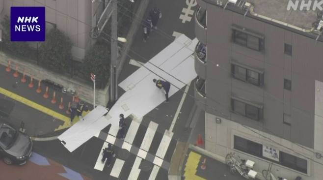 ▲일본 도쿄 한복판에서 라이브방송을 하던 20대 여성이 40대 남성이 휘두른 흉기에 숨졌다. 사진은 NHK 보도 영상 [日 NHK]