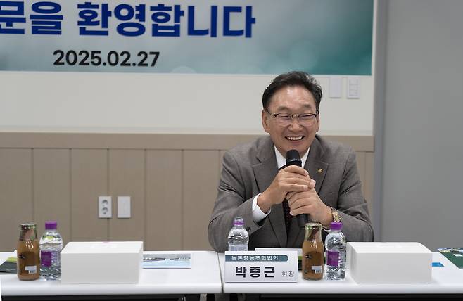 박종근 녹돈영농조합법인 회장이 기자들의 질문에 답하고 있다.  [녹돈영농조합법인 제공]