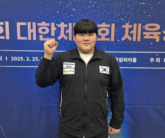 유도 여자 최중량급 신성 이현지 (서울=연합뉴스) 김경윤 기자 = 유도 여자 최중량급 초대형 기대주인 이현지(남녕고)가 2월 25일 서울 송파구 올림픽 파크텔에서 열린 대한체육회 체육상 시상식에서 포즈를 취하고 있다. cycle@yna.co.kr