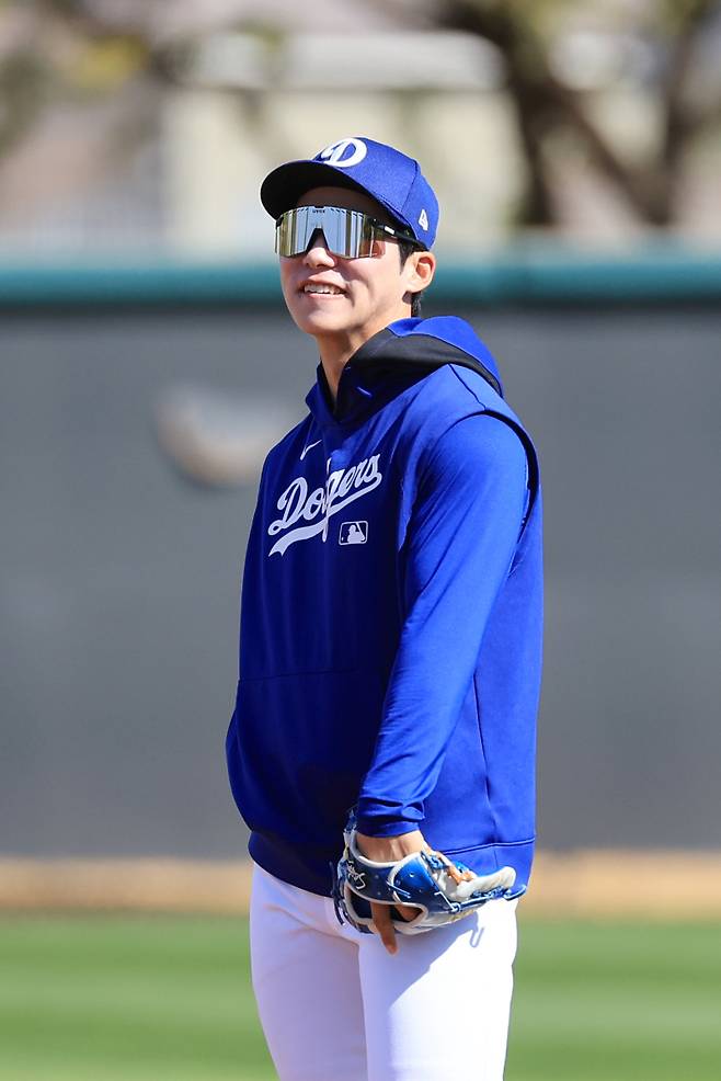 <yonhap photo-3192="">미국프로야구 메이저리그(MLB) 첫 시즌을 준비하는 로스앤젤레스 다저스 김혜성이 19일(현지시간) 다저스 스프링캠프가 열리고 있는 미국 애리조나주 글렌데일 캐멀백 랜치에서 밝은 표정으로 훈련하고 있다. 2025.2.20 [연합뉴스]</yonhap>