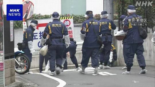 사건 현장을 조사하고 있는 수사관들. NHK 방송 화면 캡쳐