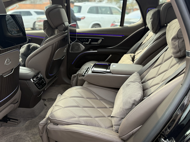 메르세데스-마이바흐 EQS SUV 2열./사진=백유진 기자 byj@