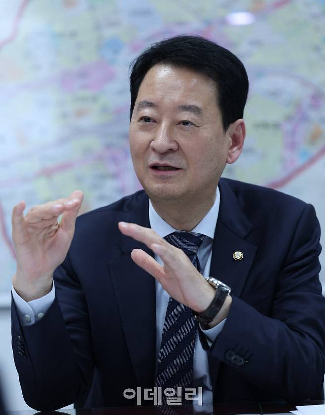 [이데일리 노진환 기자] 최은석 국민의힘 의원이 6일 서울 여의도 국회 의원회관에서 이데일리와 인터뷰를 하고 있다.