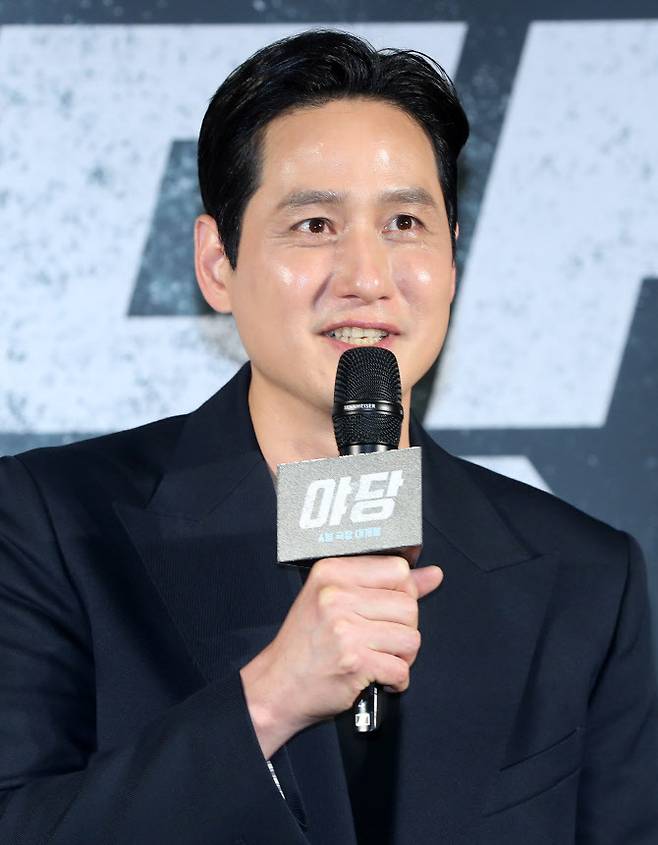 배우 박해준이 13일 오전 서울 강남구 메가박스 코엑스에서 열린 영화 ‘야당’ 제작보고회에서 인사말을 하고 있다.(사진=뉴시스)