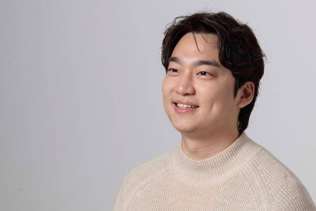 한정수 작가의 일과는 드라마 제작사 업무, 외국어 공부 등으로 짜여 있다. 젊은 부자들의 커뮤니티도 운영하고 있는데, 현재 이 커뮤니티의 회원 수는 41명, 평균 나이 36세로 이들의 총자산 가치만 3,800억 원 이상이다. 류기찬 인턴기자