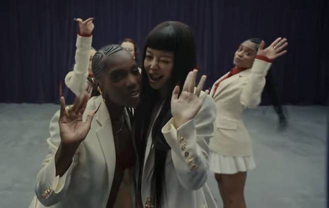 [서울=뉴시스] 제니, 도이치. (사진 = 유튜브 캡처) 2025.02.21. photo@newsis.com *재판매 및 DB 금지