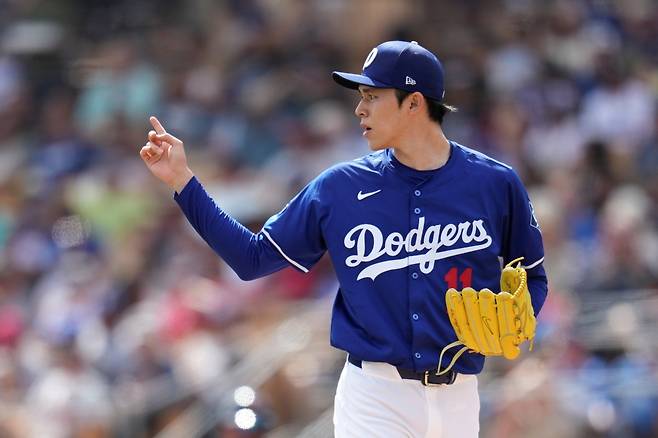 LA 다저스 우완투수 사사키 로키가 오는 19일 일본 도쿄돔에서 열리는 2025 미국프로야구 메이저리그 컵스와의 정규시즌 개막 2연전 '도쿄시리즈' 2차전에 선발투수로 등판한다. 사사키는 12일 클리블랜드 가디언스와의 시범경기에 선발 등판해 4이닝 무실점을 기록하면서 기대감을 높였다. AP 연합뉴스