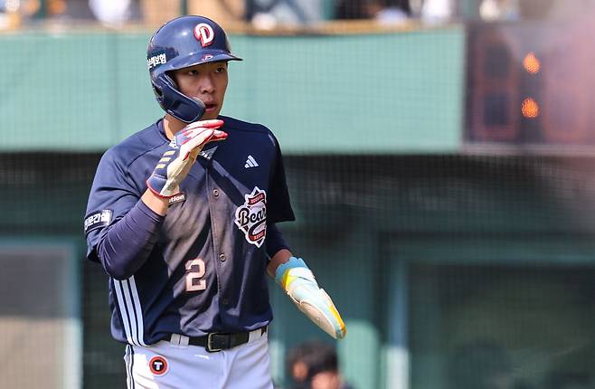 두산 베어스 이승엽 감독이 주전 키스톤 콤비 경쟁을 두고 오명진과 박준영 조합이 가장 앞서나간다고 평가했다. 외야수 김민석도 리드오프로 경쟁력을 시험받고 있다. 두산 베어스