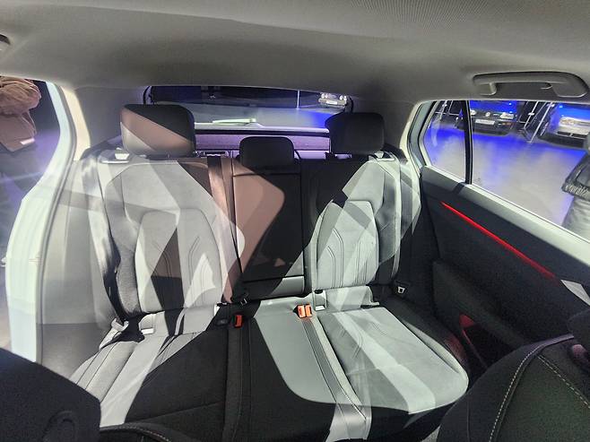 폭스바겐 신형골프 2열./사진=도다솔