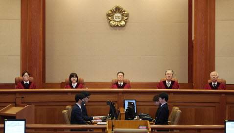 27일 서울 종로구 헌법재판소에서 최상목 대통령 권한대행 부총리 겸 기획재정부 장관이 마은혁 헌법재판소 재판관 후보자를 임명하지 않은 것이 위헌인지 여부에 대한 권한쟁의심판 사건이 열리고 있다.(사진=연합뉴스)