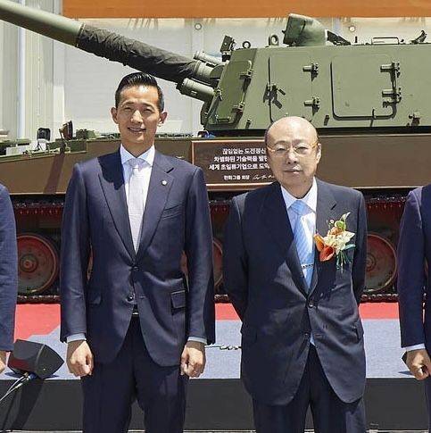 한화그룹 김승연 회장(오른쪽)과 김동관 부회장. ⓒ한화