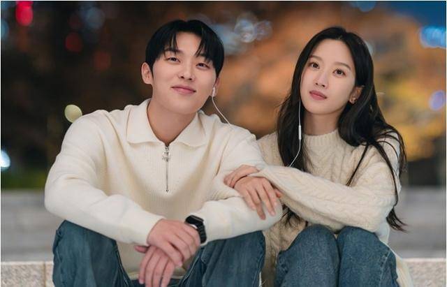 ‘그놈은 흑염룡’이 해외 118개국에서 3주 연속 시청 1위를 기록했다. tvN 제공