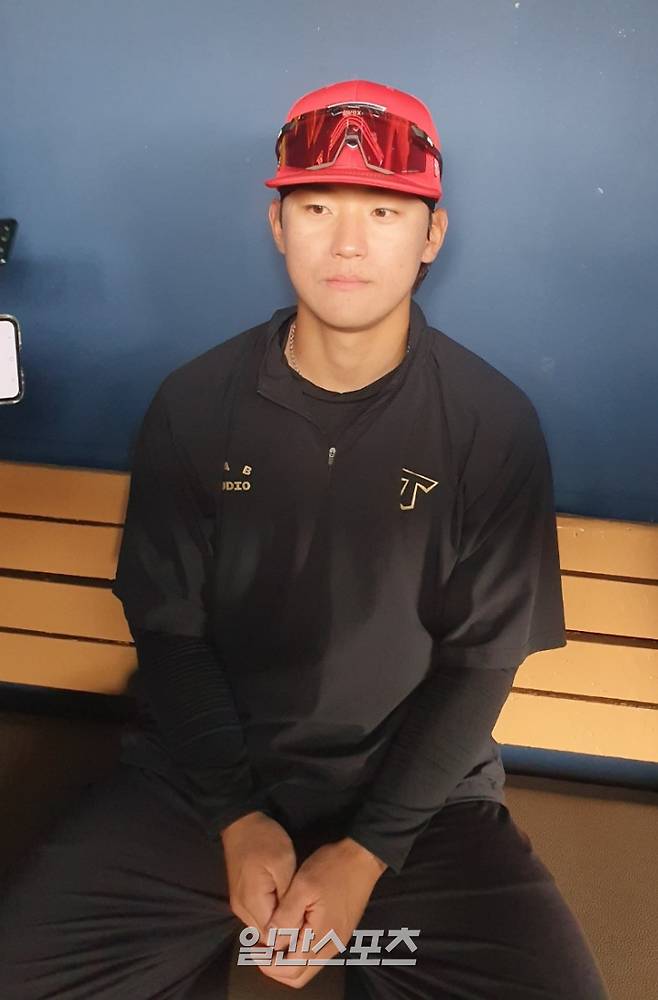 13일 서울 잠실구장에서 열린 두산 베어스와의 시범경기에 앞서 취재진과 인터뷰하는 김도영. 잠실=배중현 기자