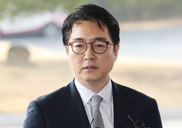 심우정 검찰총장이 10일 서울 서초구 대검찰청으로 향하며 취재진 질문에 답하고 있다. 2025.3.10 [사진=연합뉴스]