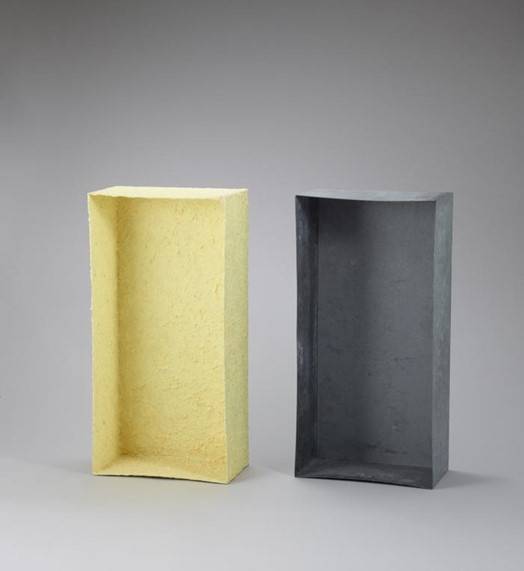 요제프 보이스의 ‘유황상자’, 1970, 국립현대미술관 소장. 아연으로 만들어진 두 개의 상자 중 왼쪽은 유황으로 코팅돼 있다. 빈 상자는 인간의 머리를 의미한다. 전도성이 높은 아연, 가연성이 강한 유황은 인간의 정신 활동을 상징한다. 총 150개의 멀티플 중 하나로, 독일의 피나코텍 미술관, 미국 하버드 미술관 등에 동일한 작품이 소장돼 있다. [사진 국립현대미술관]