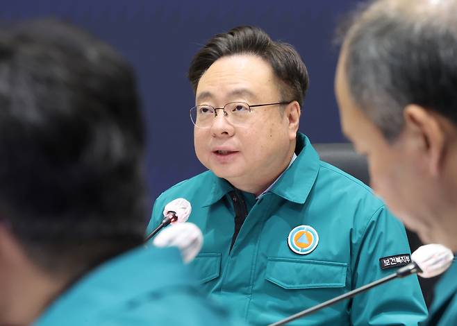 Health and Welfare Minister Cho Kyoo-hong speaks during a meeting held at Government Complex Seoul on Friday. (Yonhap)