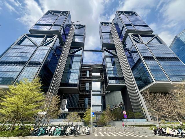 ‘천공의성(天空之城)’으로 불리는 선전시 난산구의 DJI 본사. 김광수특파원