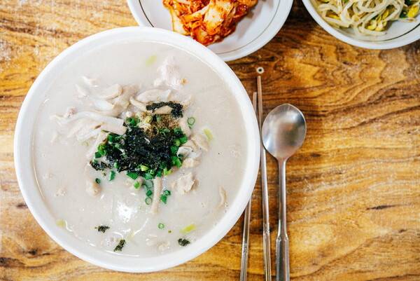 꿩메밀칼국수, 녹진한 국물이 매력적이다
