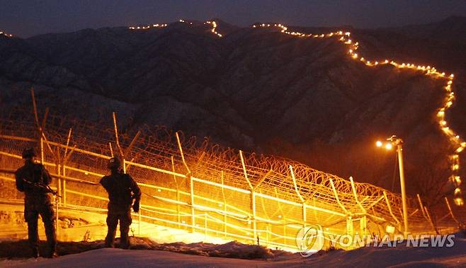연말 휴전선 야간 경계근무 [연합뉴스 자료사진]