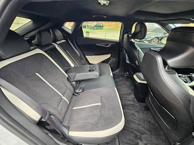 더 뉴 EV6 GT 라인의 뒷좌석 모습. /김지환 기자