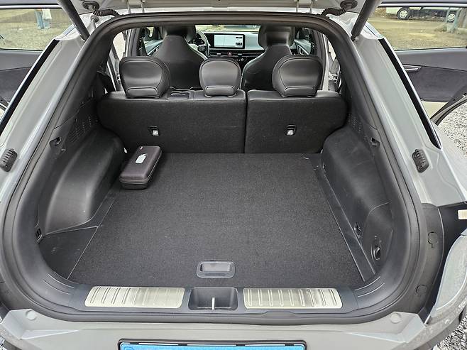 더 뉴 EV6 GT 라인의 트렁크 모습. /김지환 기자